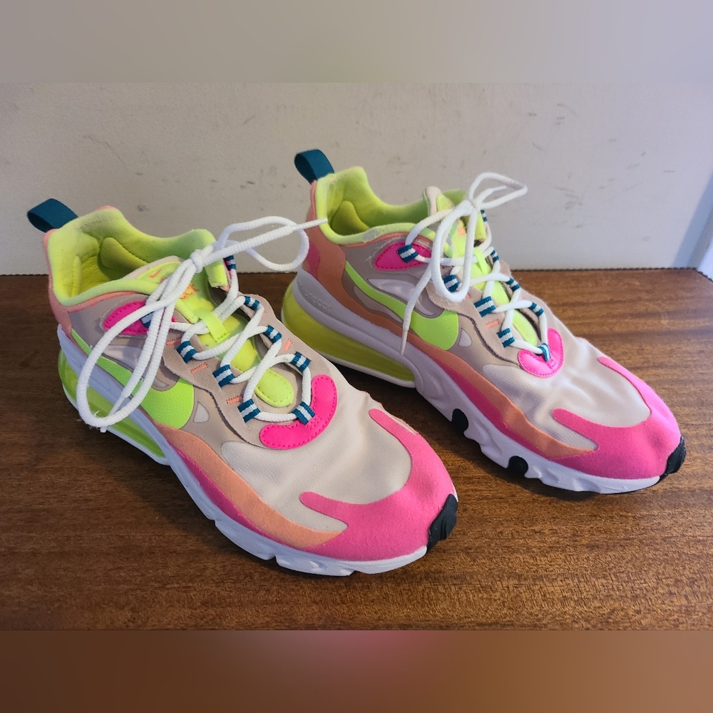 Nike 270 React Sneakers Size 8